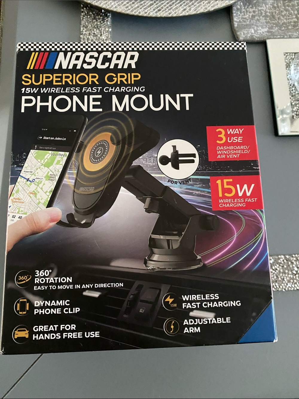 NASCAR Wireless Fast Charging Superior Grip Phone Mount
